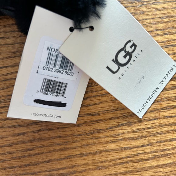 Ugg leather gloves (Brand new with tags and box) - Picture 3 of 8
